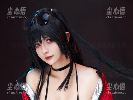 “今天短裤去哪儿了？”——Azami的写真给我留下无限遐想。
