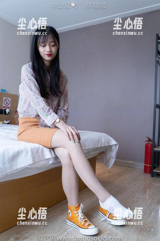 BoBoSocks袜啵啵 - 来了！稚予私房图包，脚部特写让人想低头又怕跌！