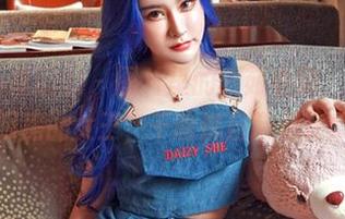 Feilin嗲囡囡 – 图片里的雅茹老师，真成了厨房的女王，干啥都自带光环！