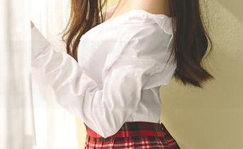 GIRLT果团网 – 潜水或踩水？little贝壳喵的海边图包自带度假模式资源！
