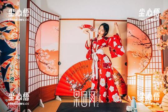 GIRLT果团网-周妍希 GIRLT果团网 - 这护士图集明明是在工作,周妍希却偏偏把每一张都拍得像封面似的,这手法不简单!