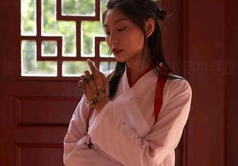 MiiTao蜜桃社 – 李颖诗的夏天作品：在灼热中寻找‘完美’的冷饮，结果…不太冷
