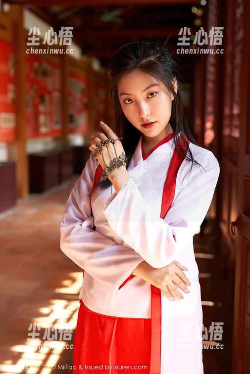 MiiTao蜜桃社 - 珍妮Jeane在白裙中漫步，最新美图简直让我想加入这场‘白色派对’