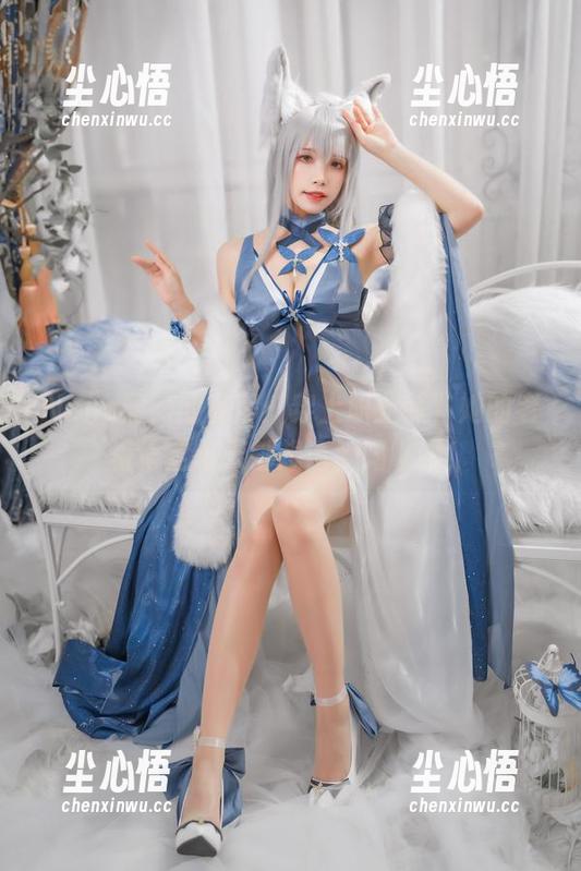 Neko薇薇 Neko薇薇的私房:穿上职业装,她的老板肯定每天都想请她喝咖啡!