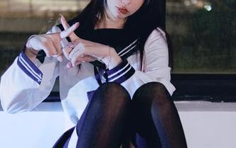 Tina很妖孽呀职业装写真，偶尔一瞥搭配些小小的叛逆