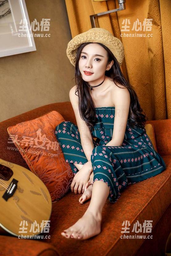 TouTiao头条女神 - JennyR旗袍：图库里的身材都不如我妈的做菜，分享下我的都飞走了！