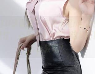XIAOYU语画界 – 被乔漫妮mina的制服套图迷住，心里不仅在想…这样巧妙是斤斤计较吗？