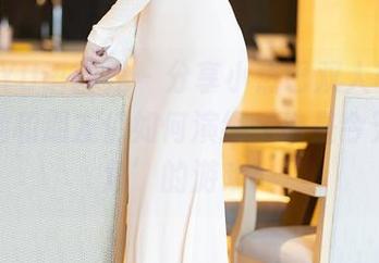 XIAOYU语画界 – 分享小热巴双人图集，看看她和朋友们如何演绎‘谁是今天的主角’的游戏！