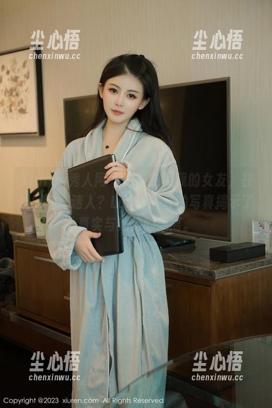 Xiuren秀人网 - 谁能想到我的女友，在线时这样迷人？Luffy菲菲的写真揭示了真实与期待的距离。