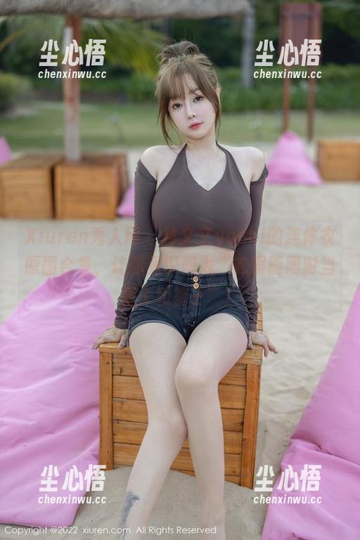Xiuren秀人网 - 林文文yooki的连体衣原图合集，让你见识何为“衣服能同时当裙子和裤子”！
