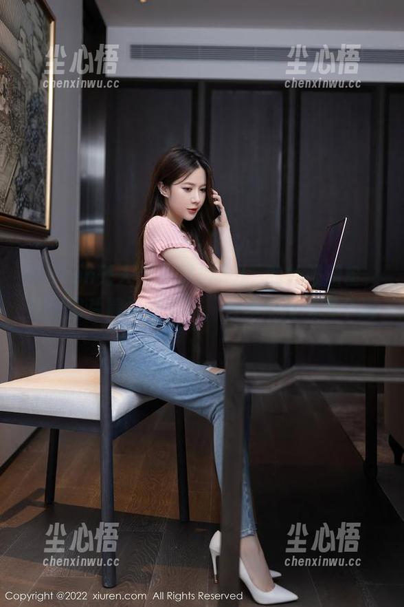 Xiuren秀人网 - 又被玥儿玥的礼服圈粉，这张图片得好好下载，放我朋友圈装个逼。