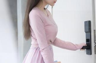 Xiuren秀人网 – 这些“灰丝”原图，白兔西希果然总能让人感到随意但又深不可测，心有些忐忑。