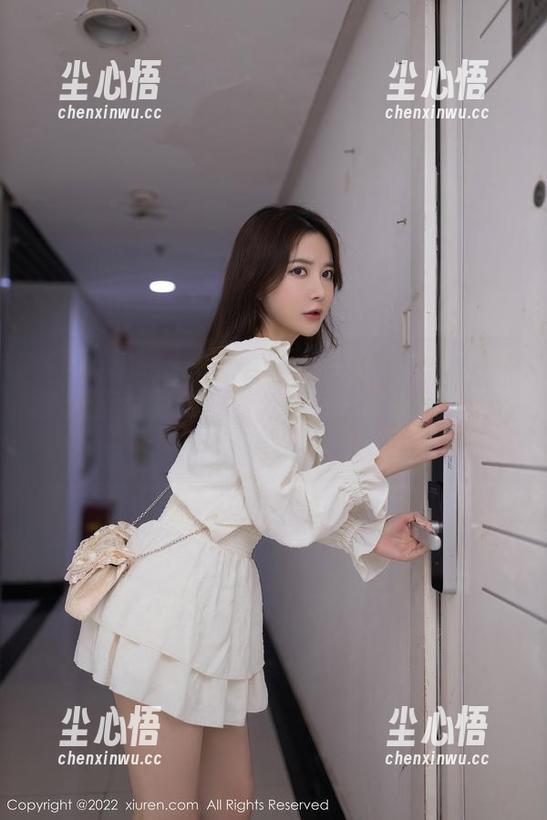 Xiuren秀人网 - 爱不释手《美脚》：原图里的赵惟依coco，真有一双让人心神不宁的美脚。