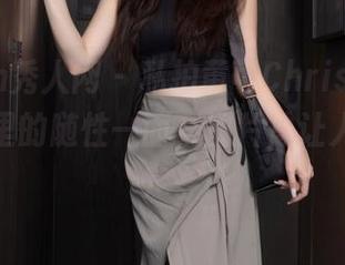 Xiuren秀人网 – 私拍黄可Christine，办公室里的随性一面，图片总让人捉摸不定。