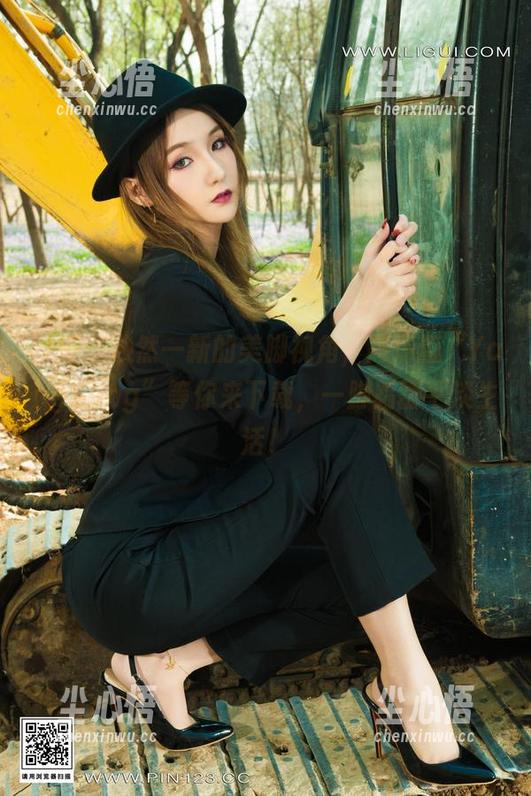 丽柜 - 焕然一新的美脚视角，高清版“Yangyang”等你来下载，一脚踢翻平淡生活！
