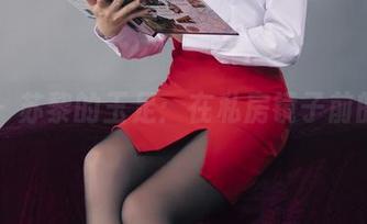 丽柜 – 苏黎的玉足：在私房镜子前的静谧