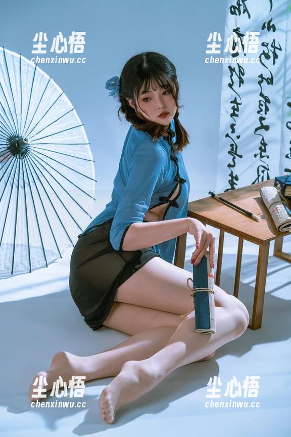 这组你夏夏空姐的美图合集，完全能满足我的职业幻想，还差一张机票。