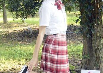 初夏女神 – 邻家女孩的运动日常，依依私拍原图透露出一种懒散气息