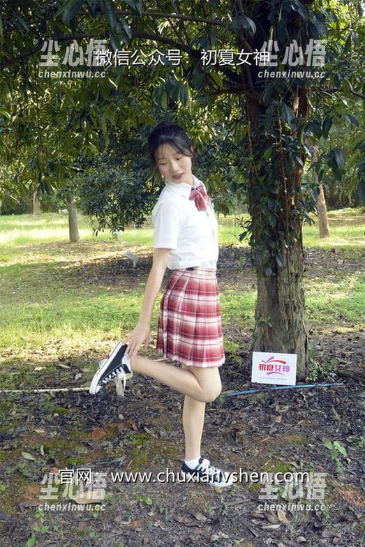 初夏女神 - 邻家女孩的运动日常，依依私拍原图透露出一种懒散气息