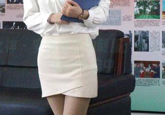 初夏女神 – 安妮和她的制服：高清图库传送门开启中