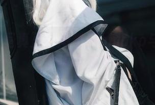 陈sir的写真里：南桃Momoko与光影间的趣味游戏