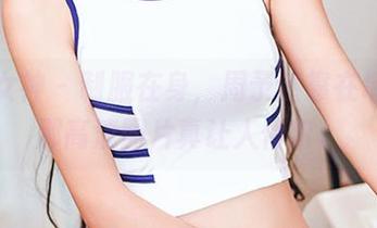 头条女神 – 制服在身，周予然靠在墙边，那高清图片真让人停留。