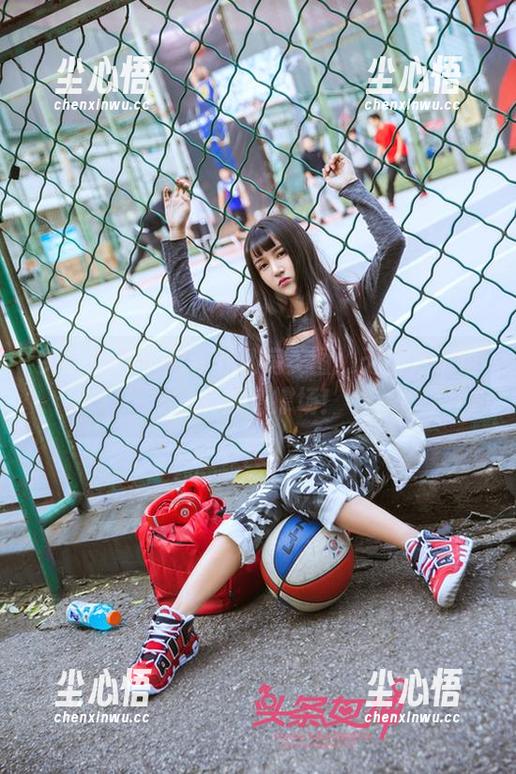 头条女神 - 尹菲的私房美图：无圣光不怕，有颜值撑场！