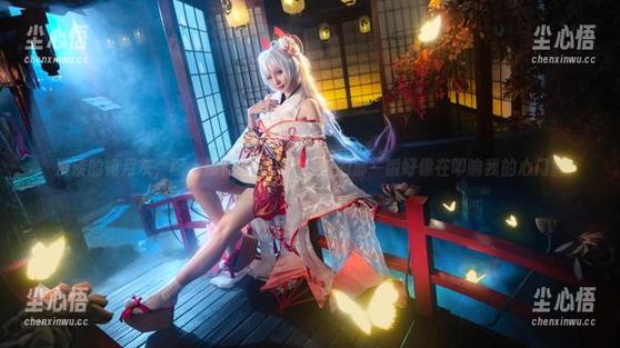如月灰 淡淡的如月灰,配上那件和服,照片里的那一瞬好像在叩响我的心门。
