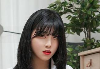别说我没提醒你：宋哈娜(송하나)的私拍图集里红裙的诱惑感满满。
