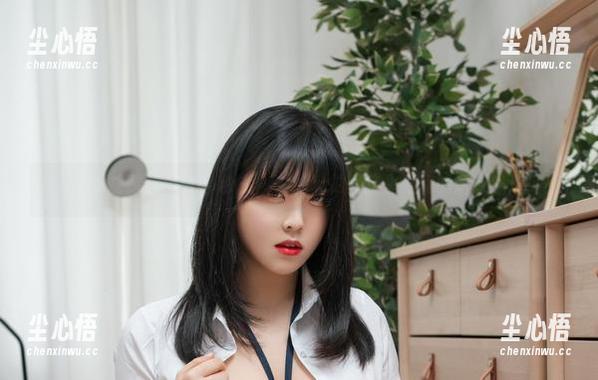 别说我没提醒你：宋哈娜(송하나)的私拍图集里红裙的诱惑感满满。