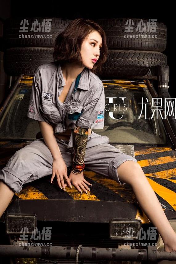 尤果网 - 这张高清图简直了！在线周妍希双人作品，看得我一阵醉意，打完伞就想去追。