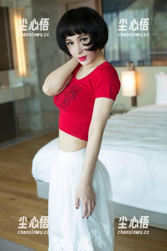 尤果网 - 陈梓涵的女仆写真：我到底是被她的姿态吸引，还是她的眼神？