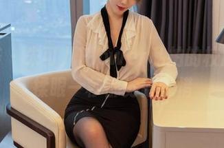 尤蜜荟 – 朱可儿Flower私拍的校服，不揉眼一秒都觉得可惜