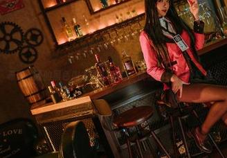 希希_啾的黑色内衣罩衫套图，恍惚间以为她是魔女