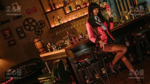 希希_啾的黑色内衣罩衫套图，恍惚间以为她是魔女