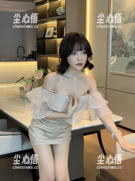 微密圈 - 办公室中的徐莉芝Booty，女秘书套图，看了让人想请假！
