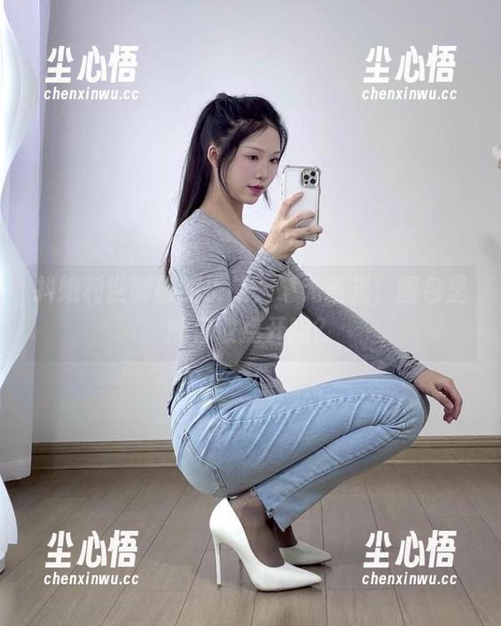 抖娘利世制服的挑战，毫无圣光，图包里的你敢点开吗？