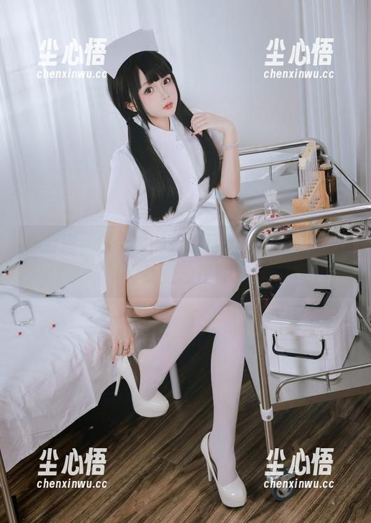 办公室，日奈娇的高清写真时间，别问，问就是心在跳。