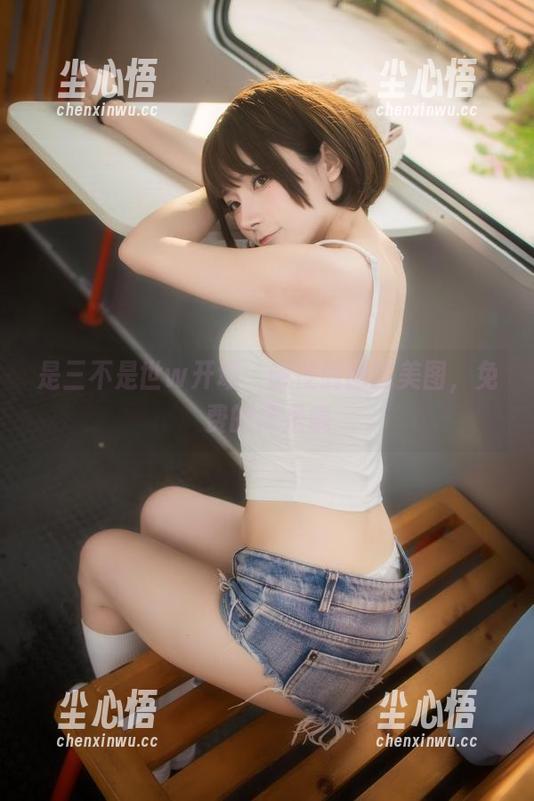 是三不是世w开场：随便截图的美图，免费的裸足哦