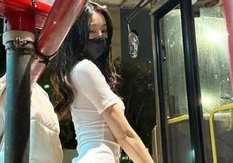微密圈 – 是小逗逗的制服资源，不火的理由真心不太够。
