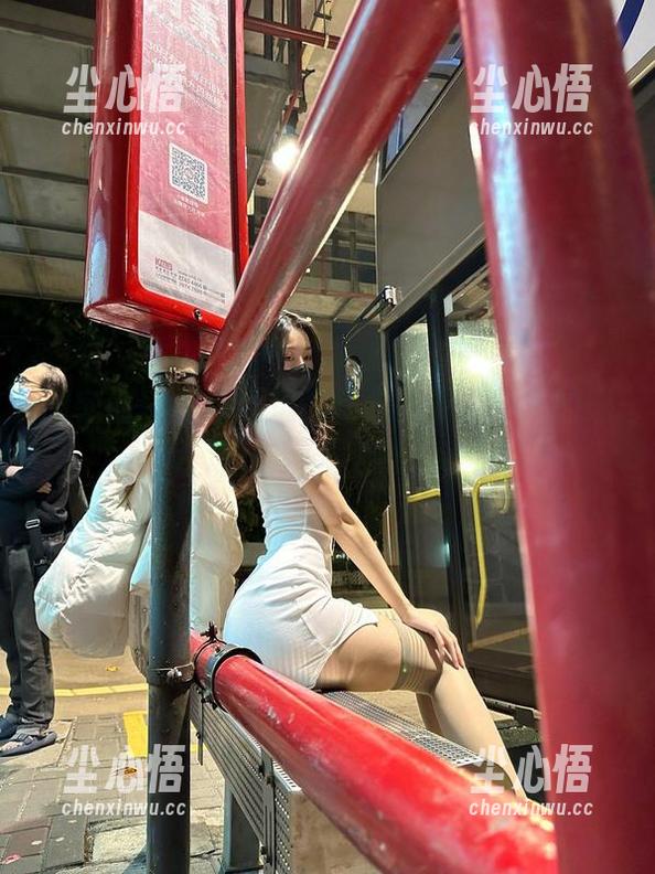 微密圈 - 是小逗逗的制服资源，不火的理由真心不太够。