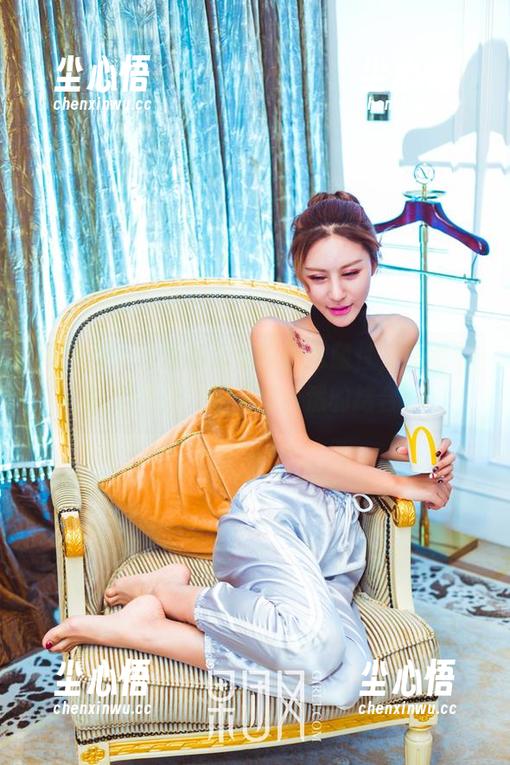 果团网 - 钟紫怡怎么能这么随性，原图下的无圣光，运动和自然的结合！