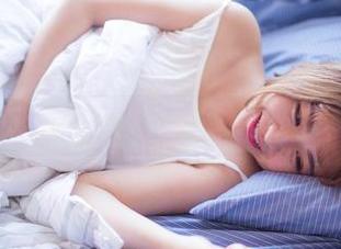果团网 – 不小心看了个快乐的图包，龚玥菲和她的浴缸…