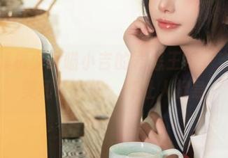 观看爆机少女喵小吉的罪恶王冠，穿梭在美和罪之间，真让人捉急