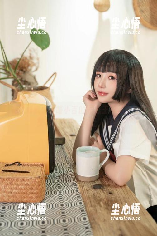 观看爆机少女喵小吉的罪恶王冠，穿梭在美和罪之间，真让人捉急