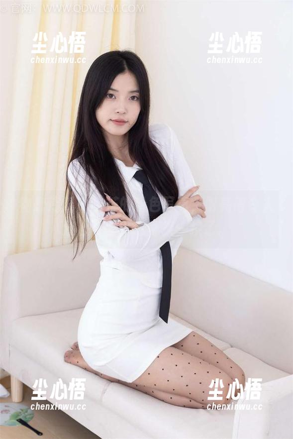 物恋传媒 - 小茶的粉色写真，明亮得令人分心，壁纸也得换一换了。