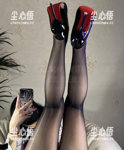 微密圈 - 在光影之间，猪饲料与水手服无圣光的美图组合