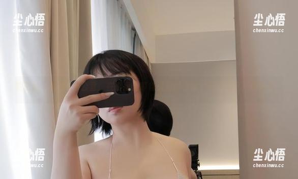 微密圈 - 瑜瑾u办公室：在键盘上等待灵感的召唤，原图在此，别转身！