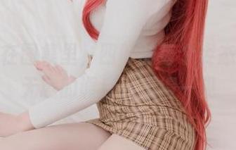 白神泱在图集里，四叶的每个姿态都像是无意的调皮，难得一见