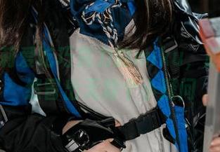 观看白莉爱吃巧克力的miku，脑海中突然冒出无数个小疑问